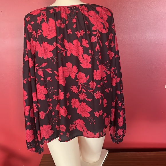 Like new Tinsel floral top - Picture 7 of 14